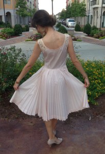 vintage dress for modern day, www.erinsnotions.com