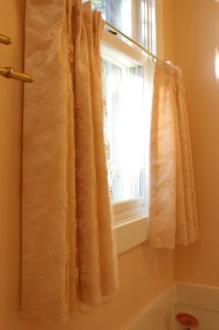 lace overlay on bathroom cafe curtains