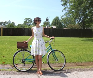 White, cotton print dress for spring and summer. With pockets